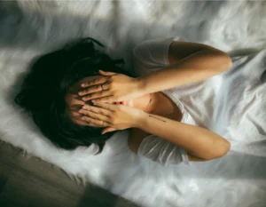 woman facing difficulty sleeping